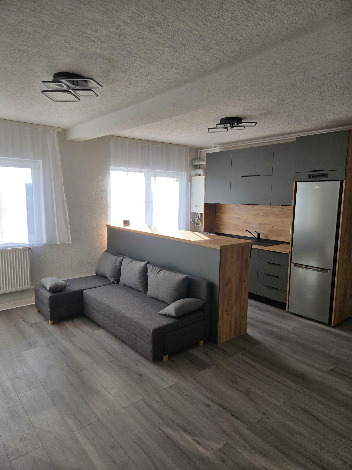 Închiriez apartament 3 camere