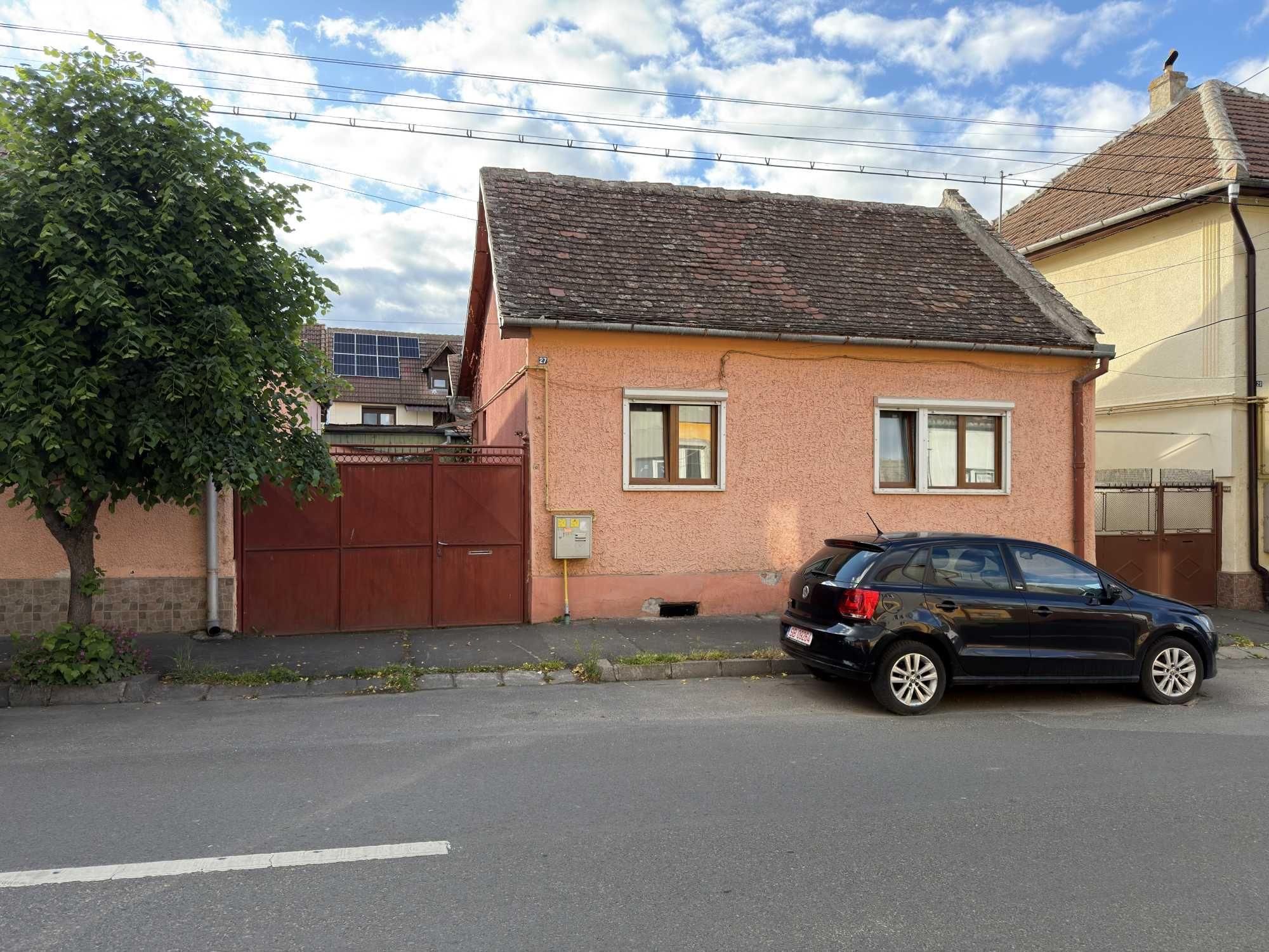 Casă individuală cu 2 camere, curte, grădină și anexe – Sibiu - imagine 1