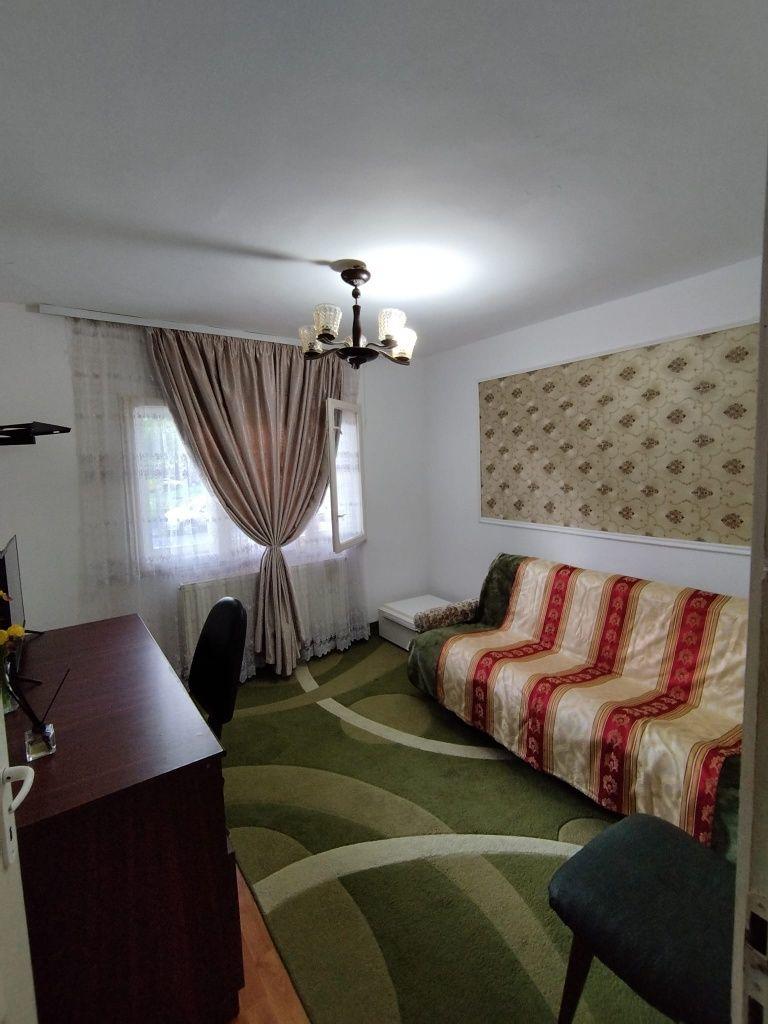 Inchiriez Apartament cu o cameră .