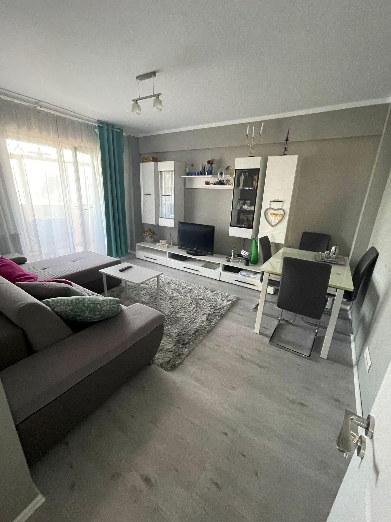 Închiriere apartament 3 camere