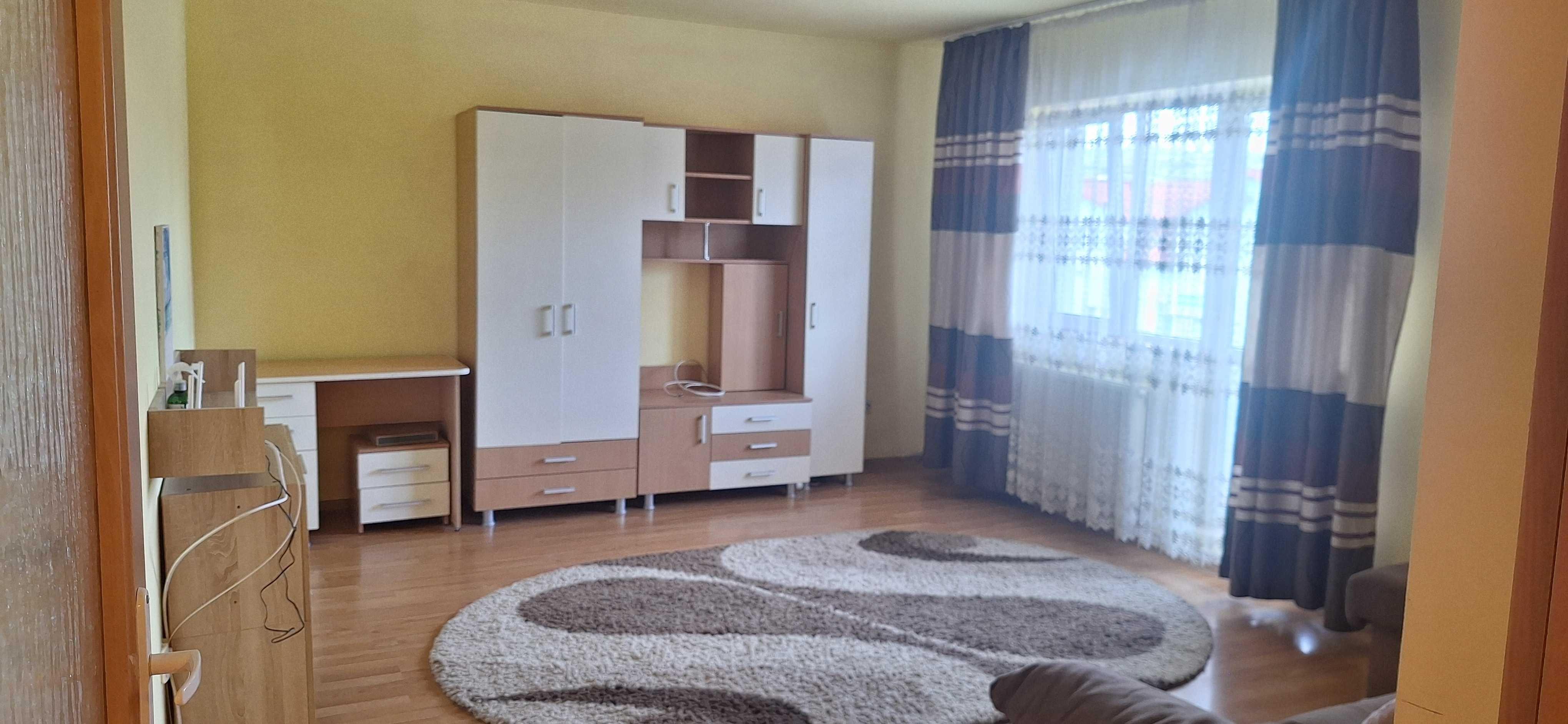 Apartament de închiriat