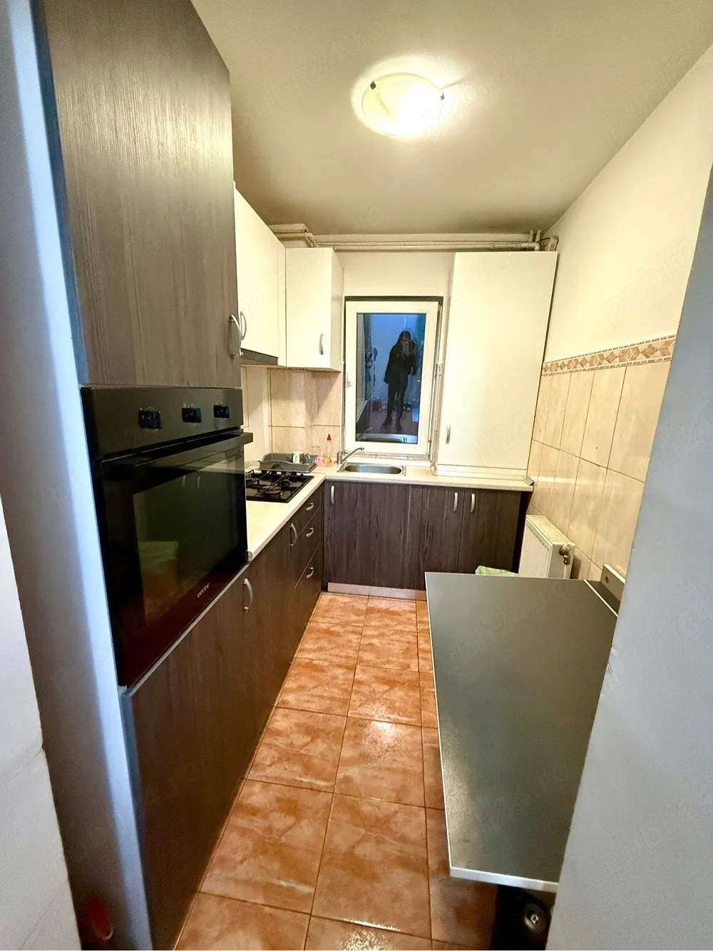 Închiriez apartament 2 camere.