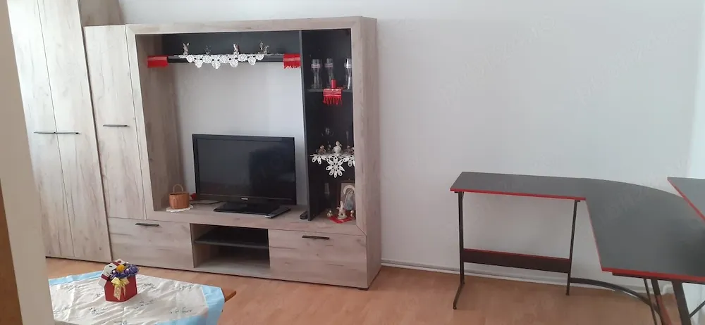 Inchiriez apartament 3 camere Vasile Aron