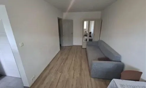 Inchiriez garsoniera renovata de curand , zona Zamca , Suceava