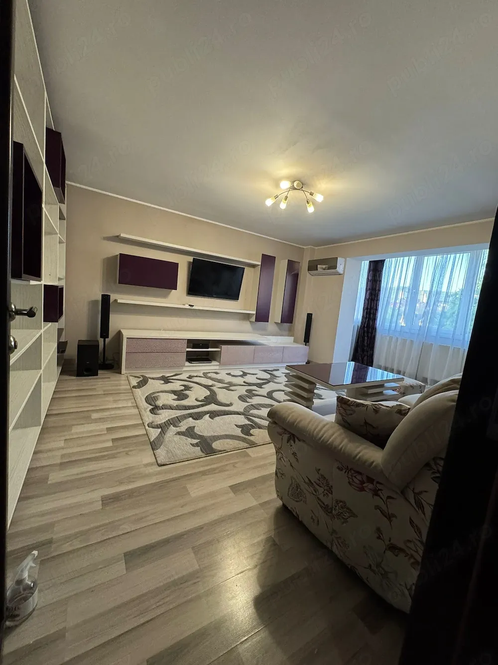 Vând Apartament cu 3 camere, decomandat, etaj intermediar, 68 mp + acces la 100 mp spațiu depozitare