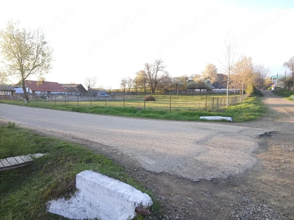 Teren intravilan 2800 mp în Siliștea, Liteni   drum asfaltat + fundație din beton armat