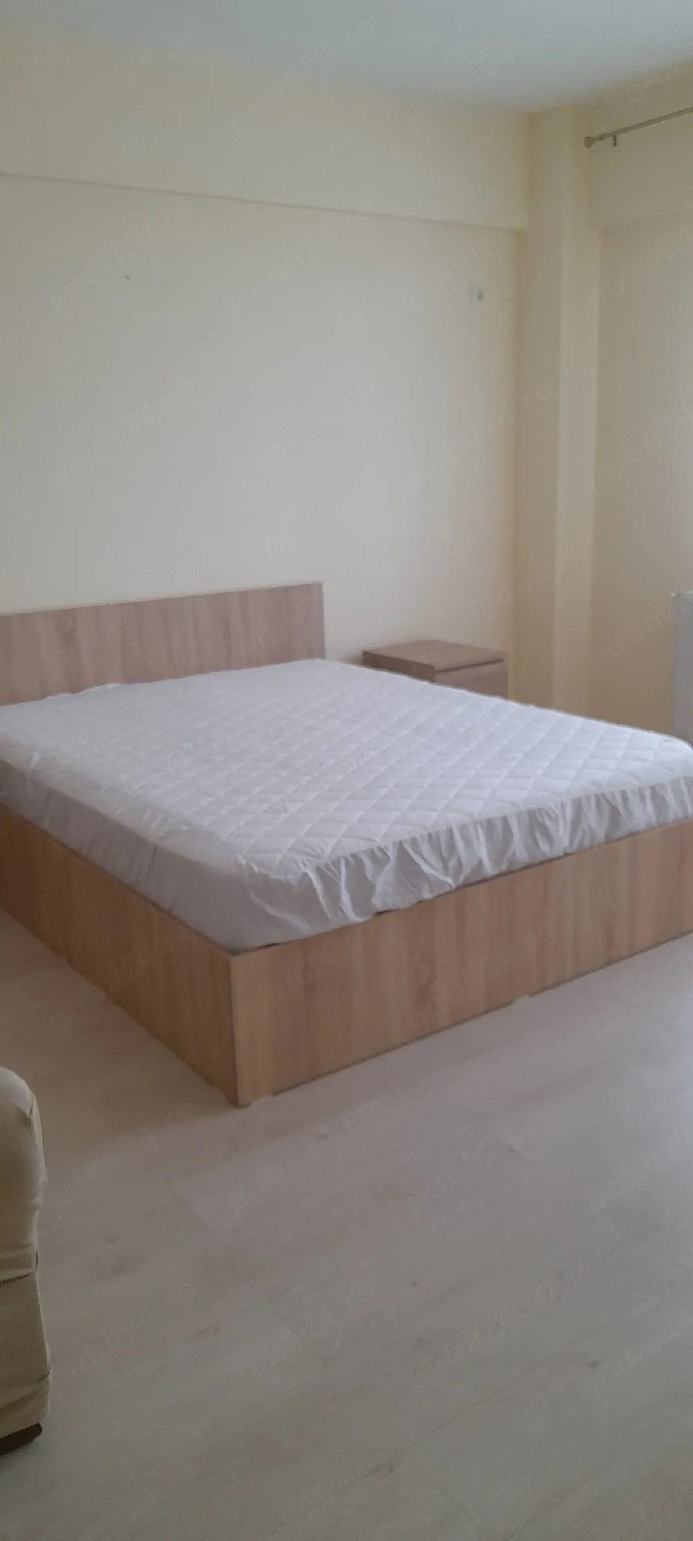 inchiriez apartament cu 3 camere