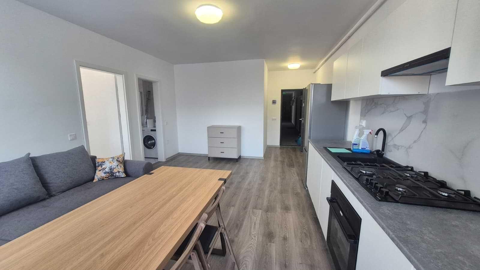 Inchiriez apartament 2 camere + Garaj + boxa