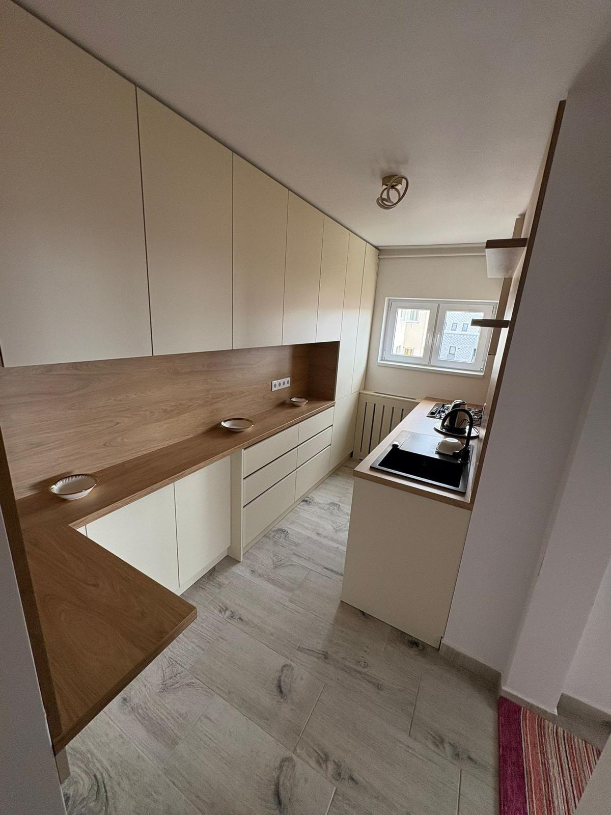 Închiriez apartament