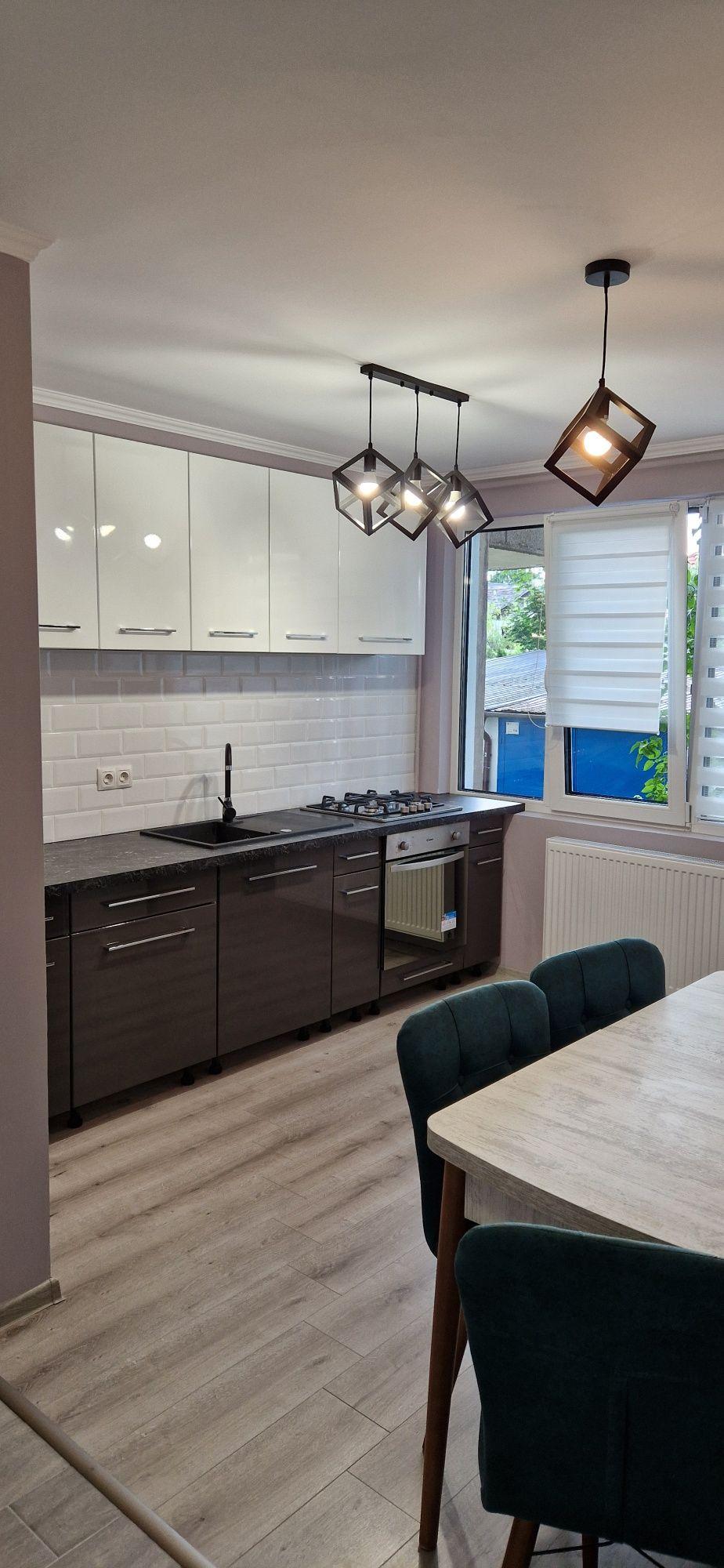 De inchiriat apartament 3 camere, 2 camere  +living - imagine 1