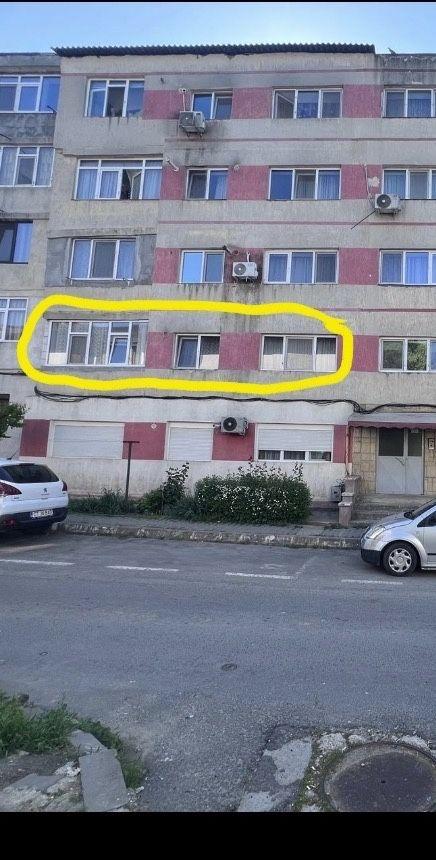 Vând apartament 2 camere, decomandat, etaj 1/4