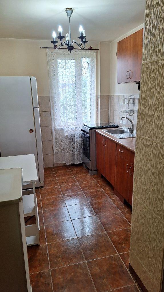 Vand apartament 2 camere, semidecomandat, zona Nanterre, Calea Bucuresti