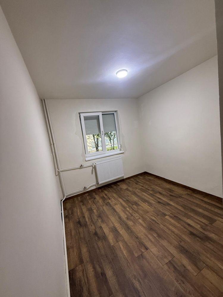 Vand Garsoniera  12 mp*Parter*Rogerius*Strada Aluminei