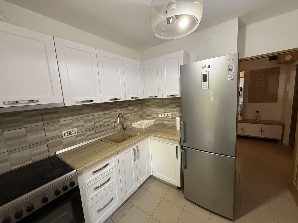 Apartament 3 camere decomandat, etaj 1, zona Decebal – str. Sovata
