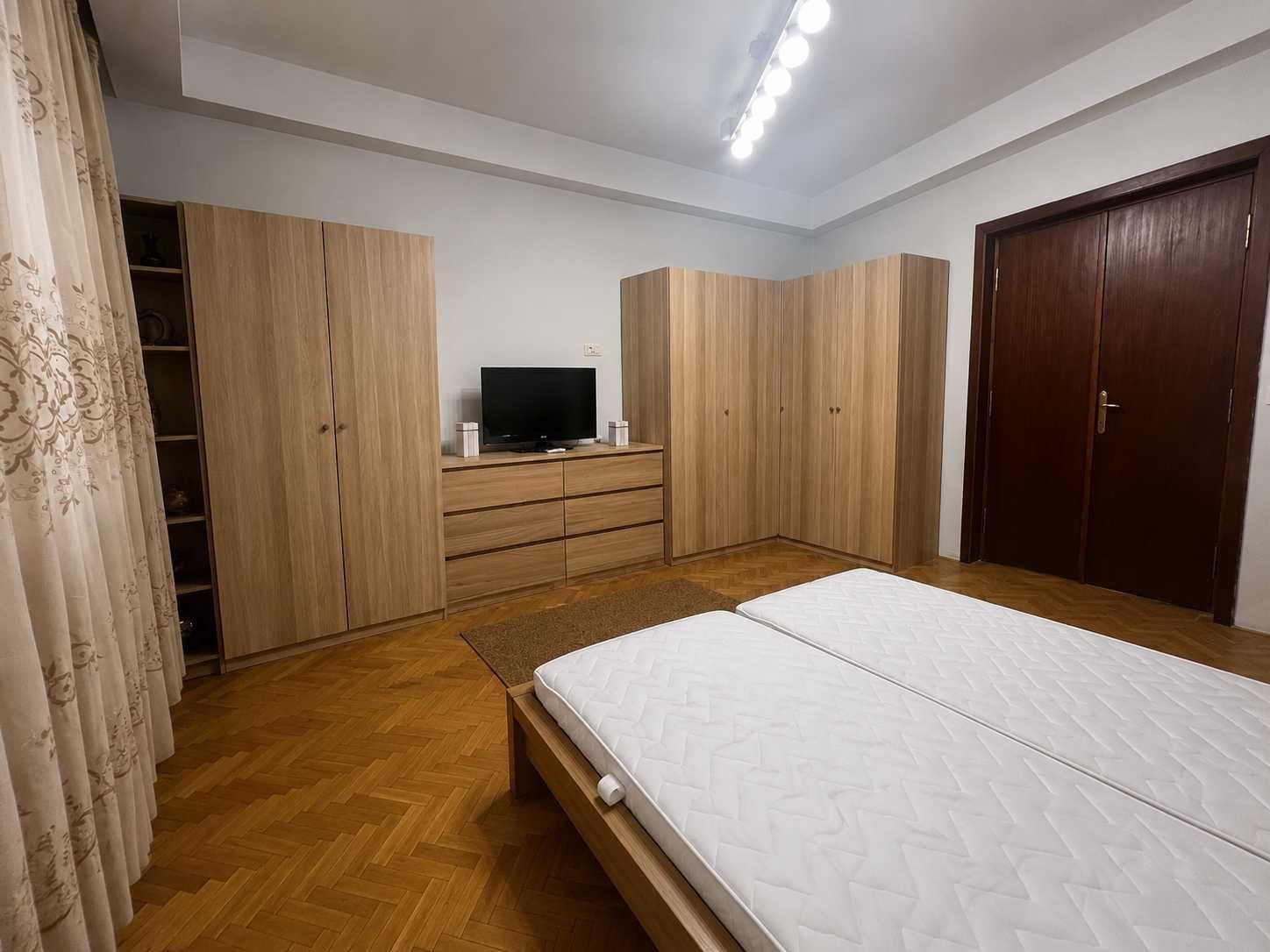 Inchiriez apartament 3 camere in vila, zona Doamna Ghica