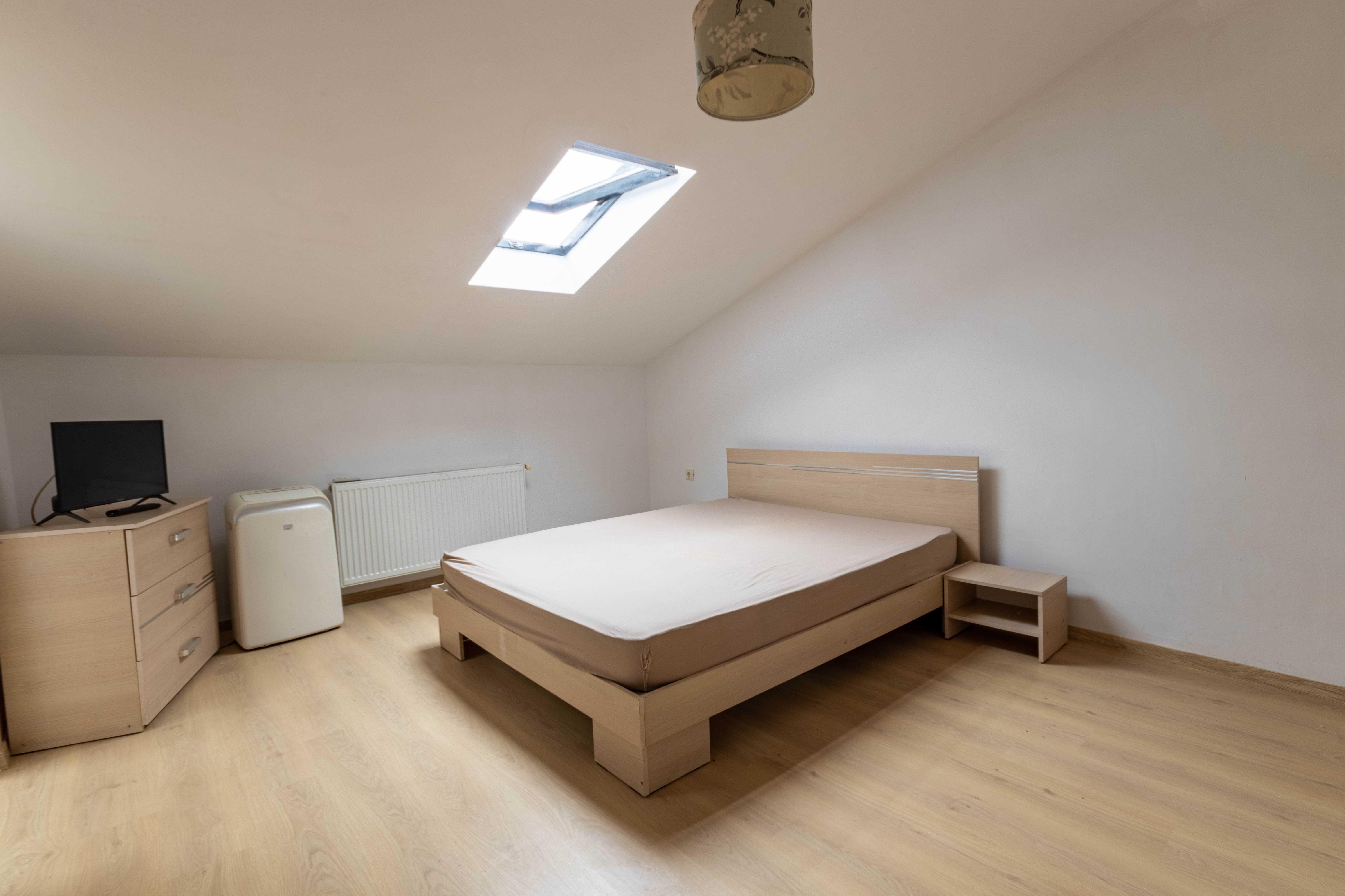 Inchiriez Apartament Mansarda | 12 min Metrou Piata Sudului | Centrala | Parcare | Pet Friendly