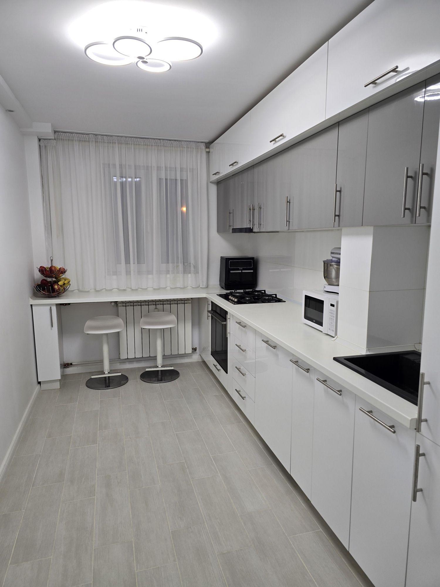 Vand apartament 4 camere - imagine 1
