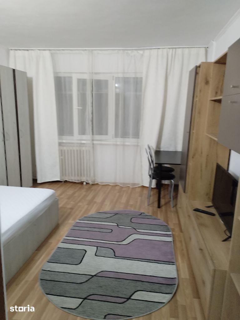 PROPRIETAR inchiriez garsoniera, etaj 3, 29m2 pe strada Apusului.