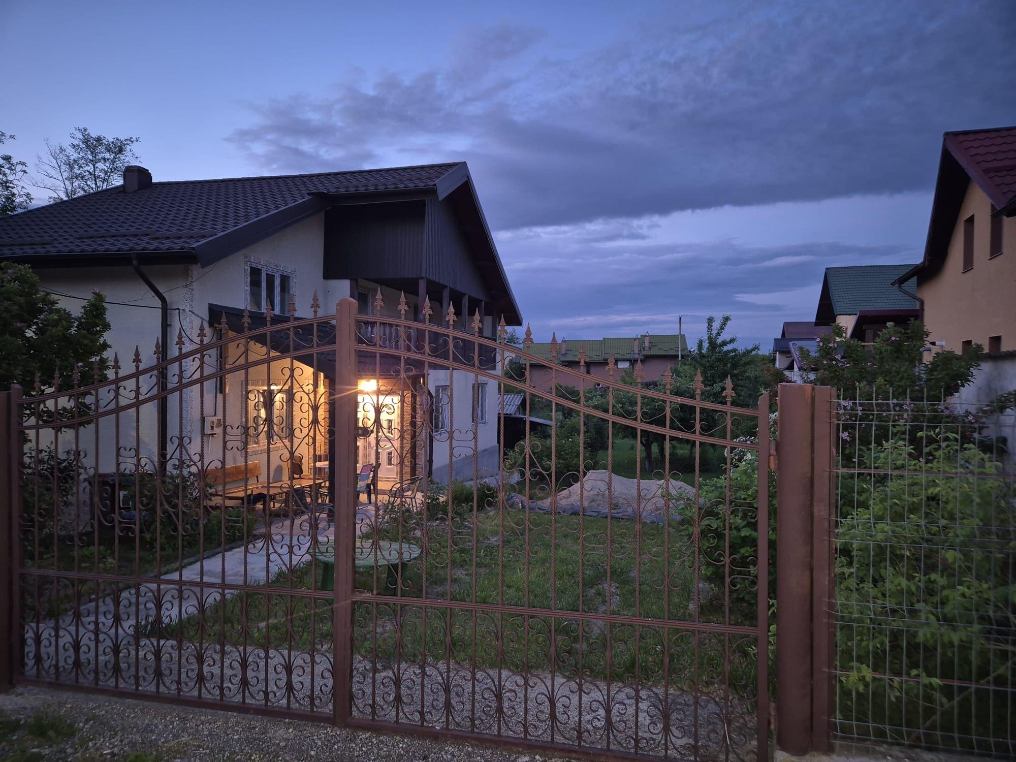 Casa de vânzare și teren - imagine 1