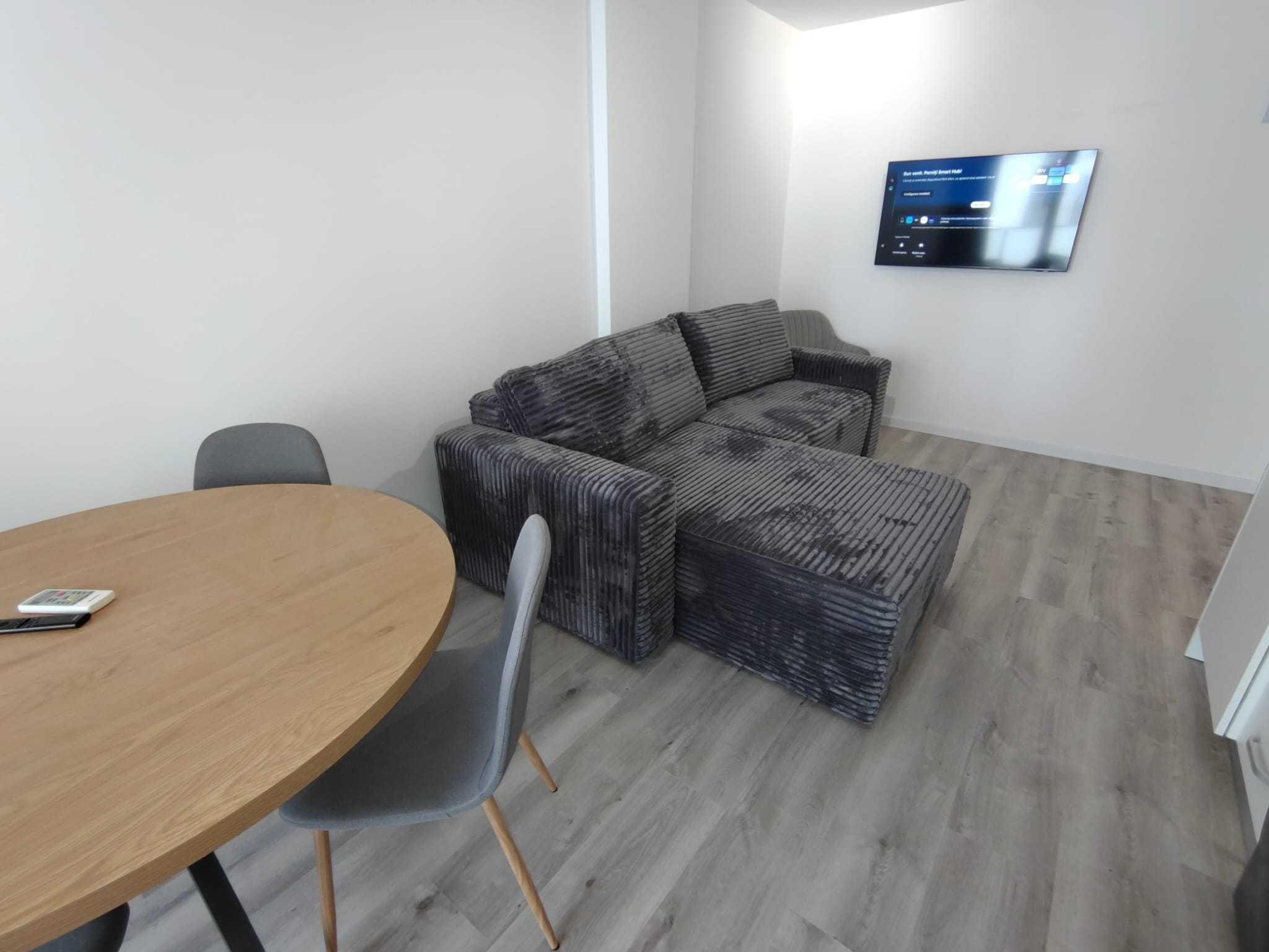 Proprietar, închiriez apartament cu 2 camere, bloc nou cu lift, zona Shopping Park,  loc de parcare inclus