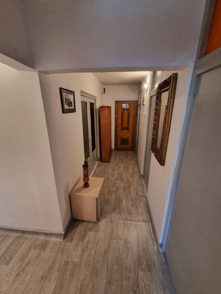 Apartament 3 camere de inchiriat. Zona centrala