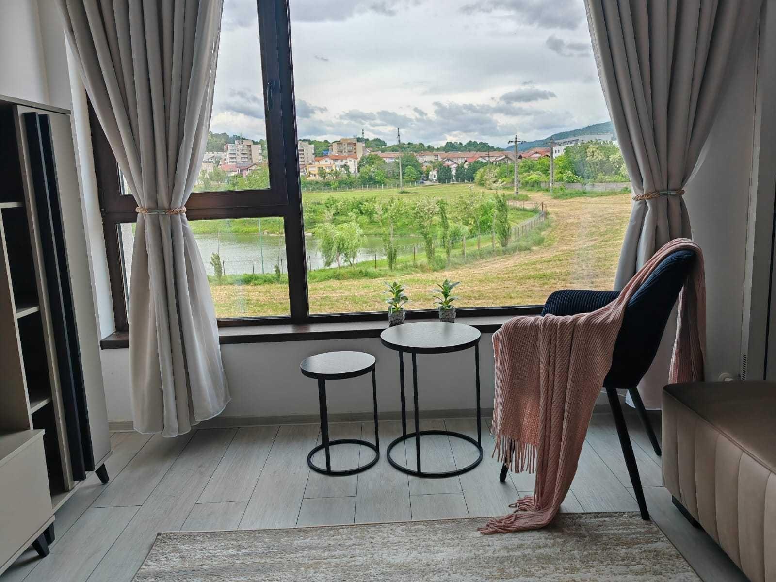 Inchiriez ap 2 camere + garaj subteran Bdul Dem Radulescu, bloc nou, dotari premium, prima inchiriere