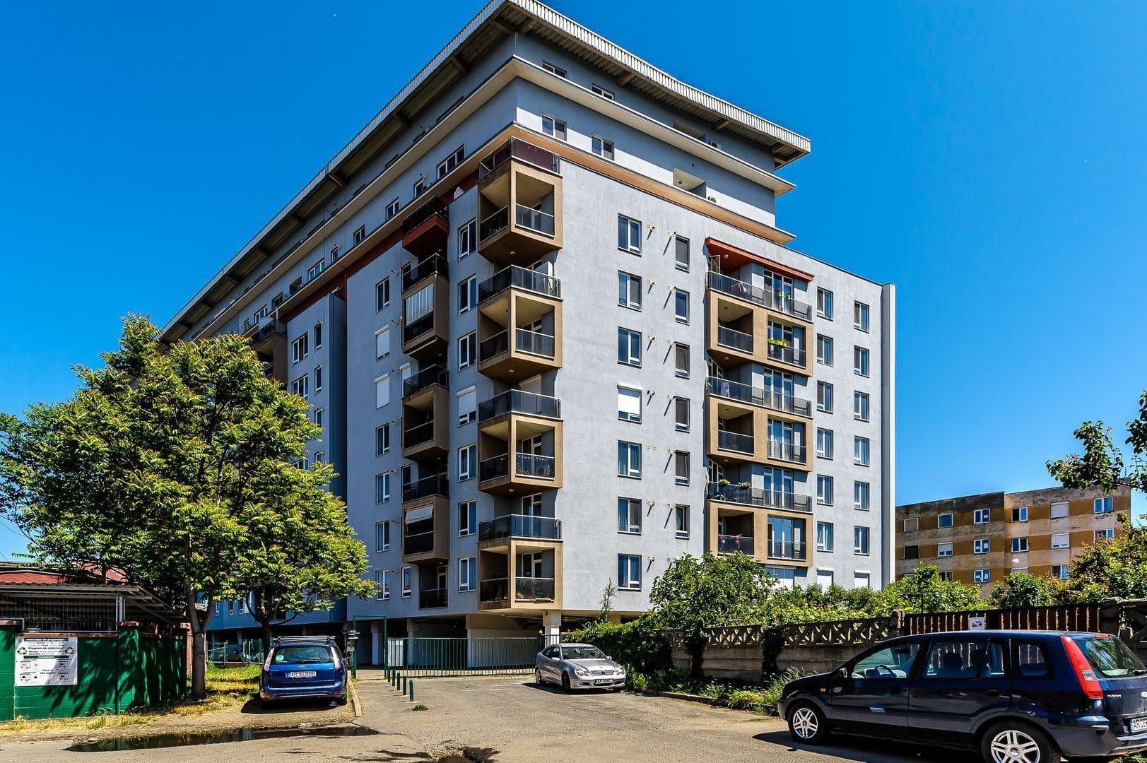 Vănd apartament cu 3 camere bloc Via Romana