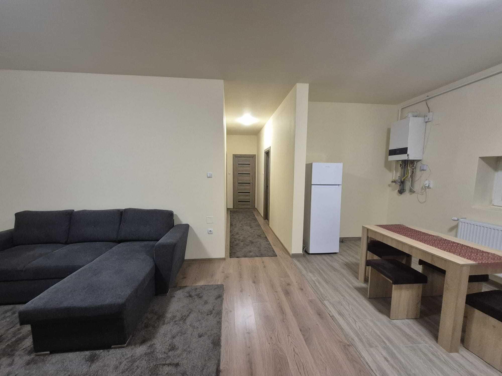 Proprietar, închiriez apartament 3 camere ultracentral cu loc parcare