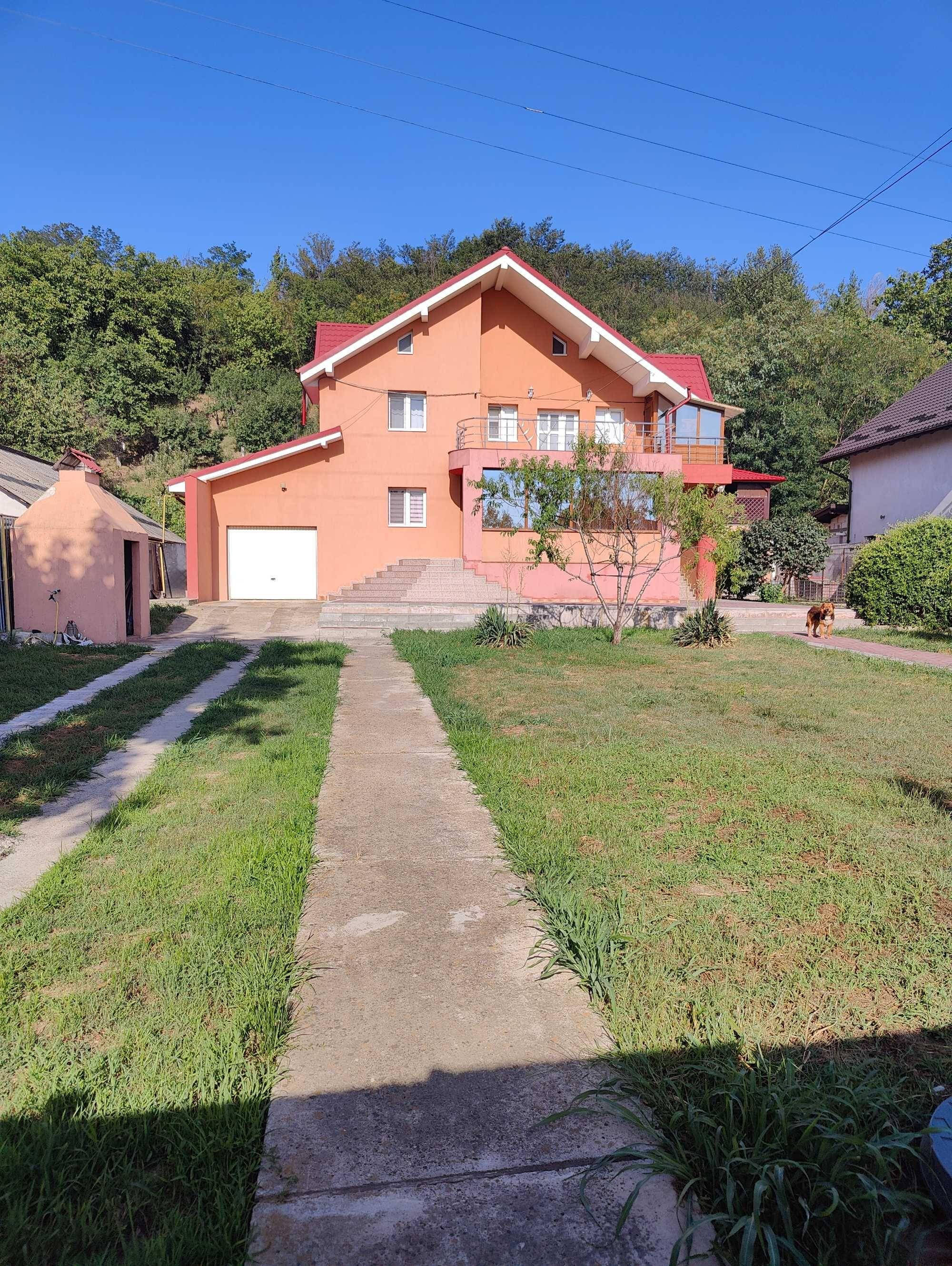 Vila Șerbănești P+E1+M (zona Piazzeta/Titanic Granit)
