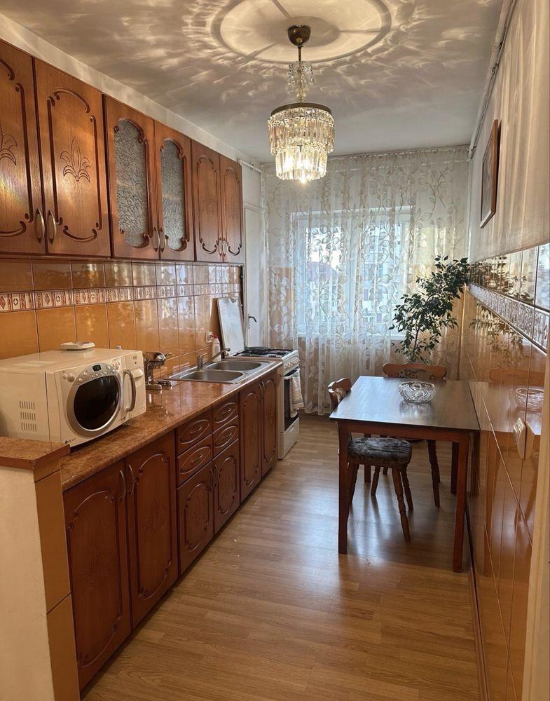 Apartament 3 camere de închiriat – Str. Semaforului