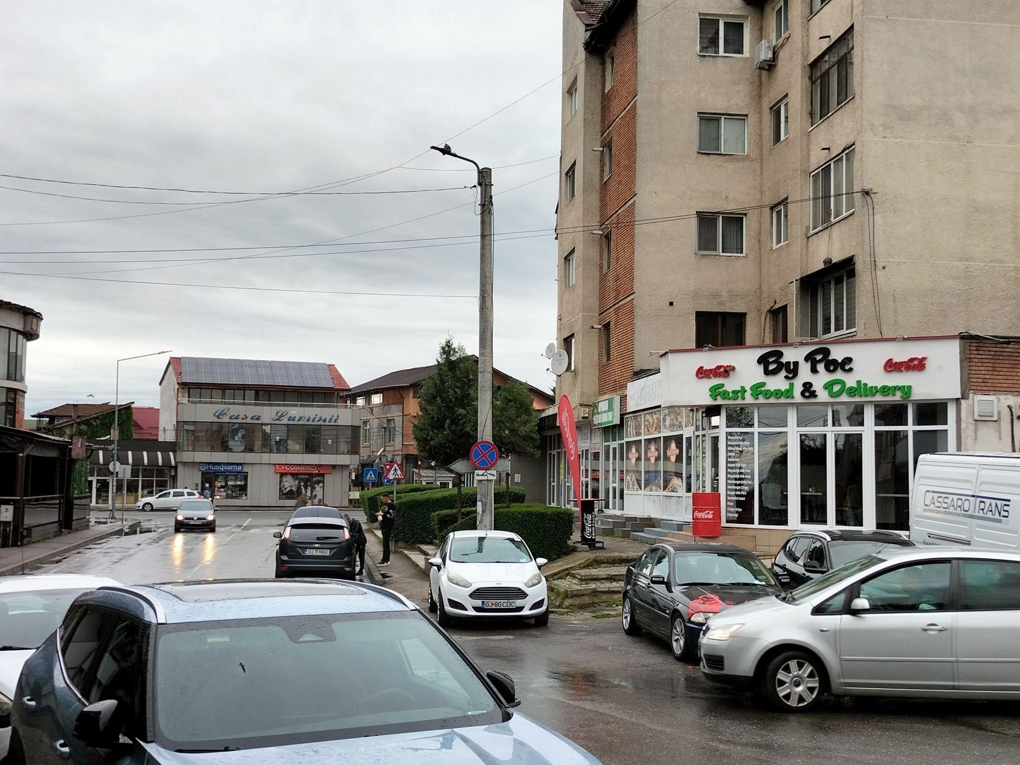 Vând spațiu comercial