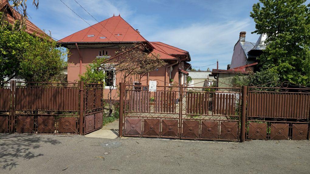 Casă primitoare cu 4 camere și 2 băi în Târgoviște – Renovată, izolata,cu posibilitatea de extindere a constructiei,teren 400 mp, zonă foarte liniștit