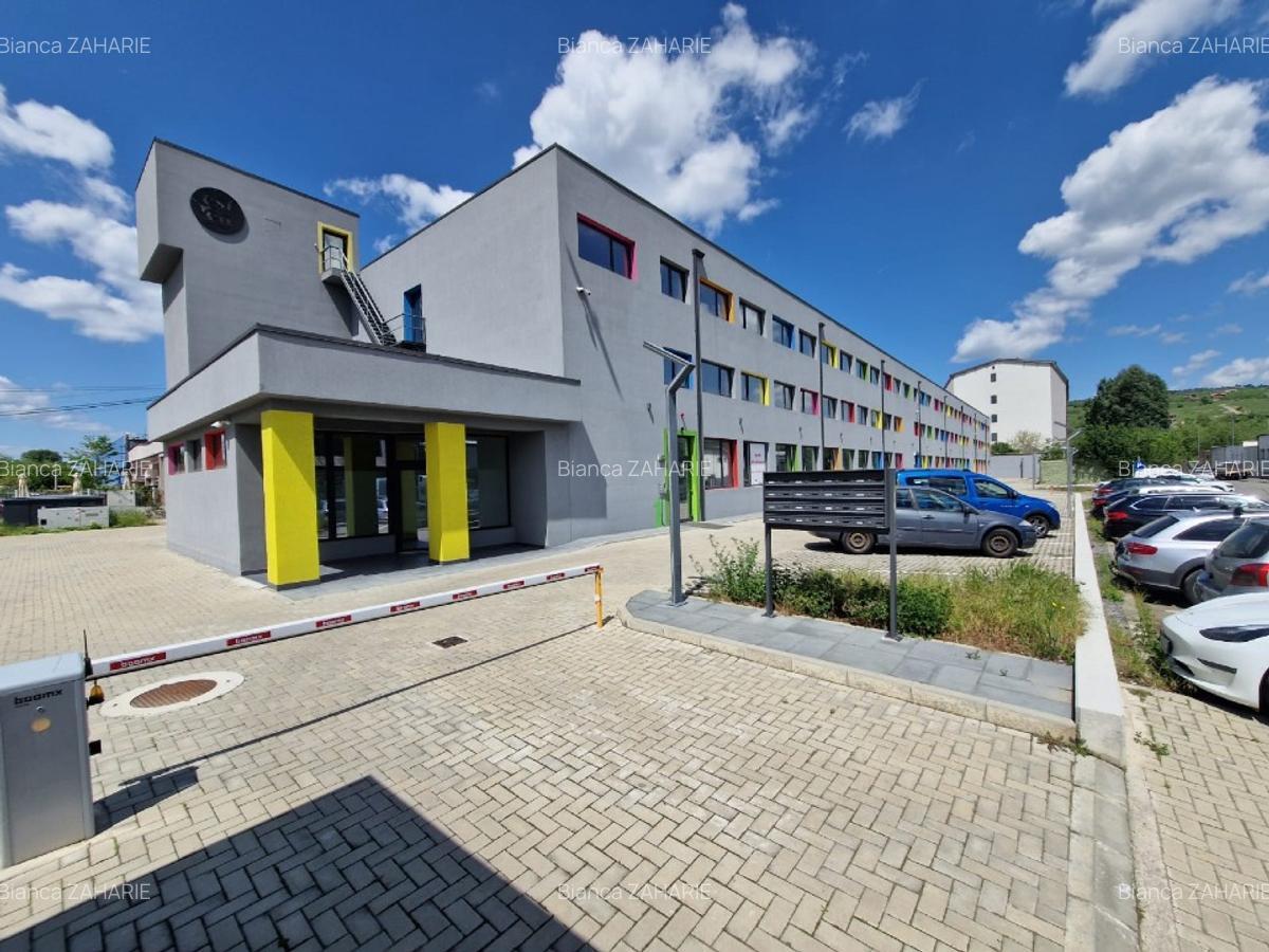 Spatiu comercial luminos, versatil, H3.5m, curent trifazat, parter, 2 parcari.