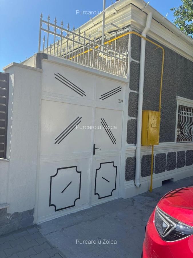 Vand casa din caramida cu 5 camere, in foarte buna stare
