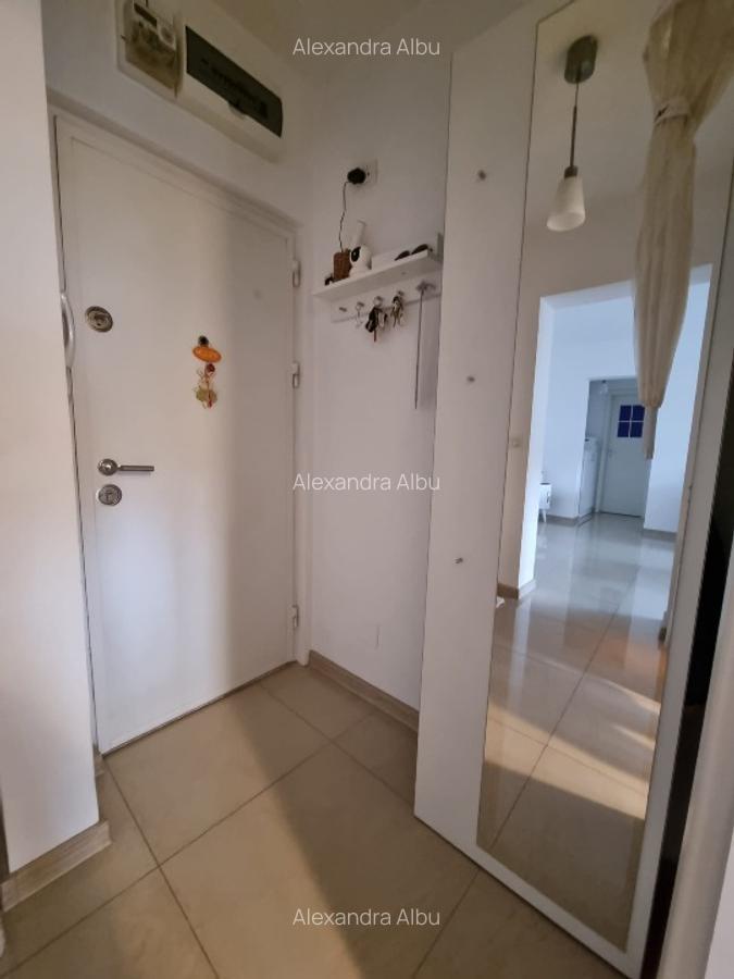Vând apartament 2 camere parter stradal cartier pajura sector 1