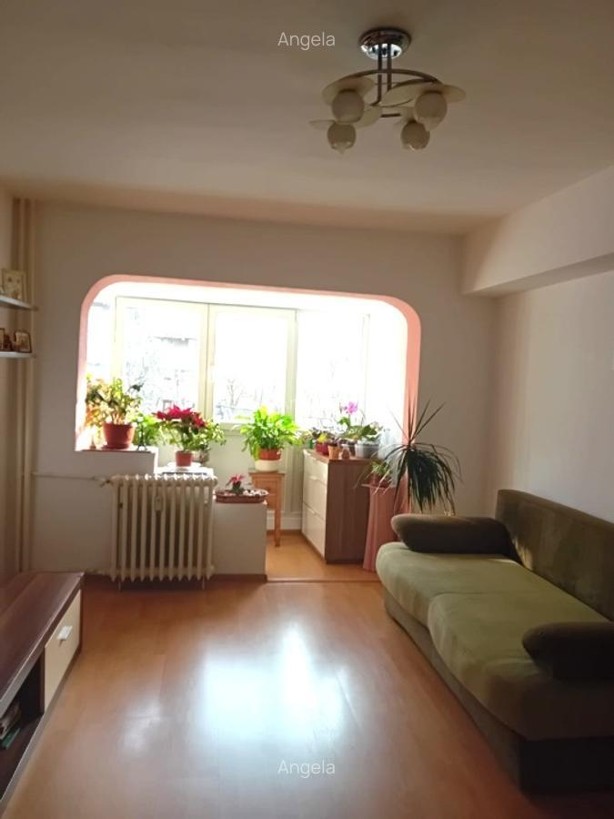 Vanzare Apartament 4 camere Piata Gorjului, Militari - PRET 165.000 Euro