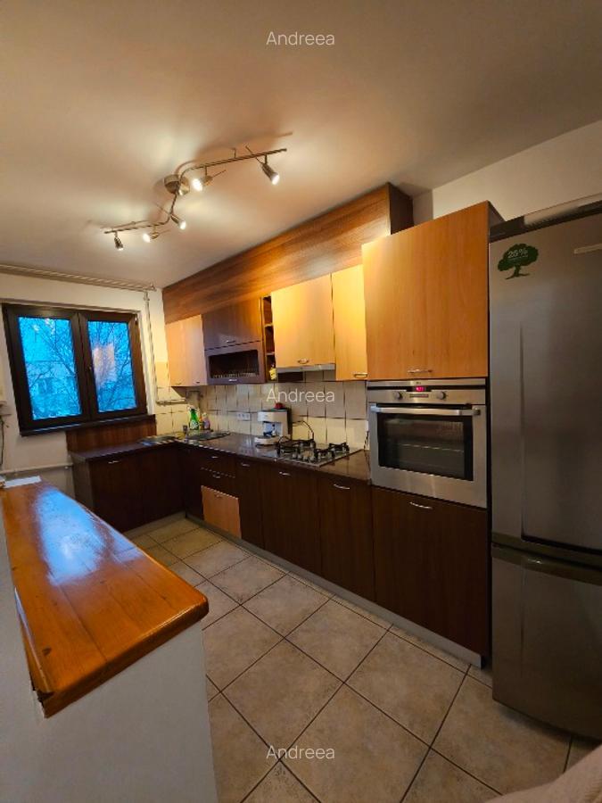 Inchiriez apartament 4 camere zona Militari