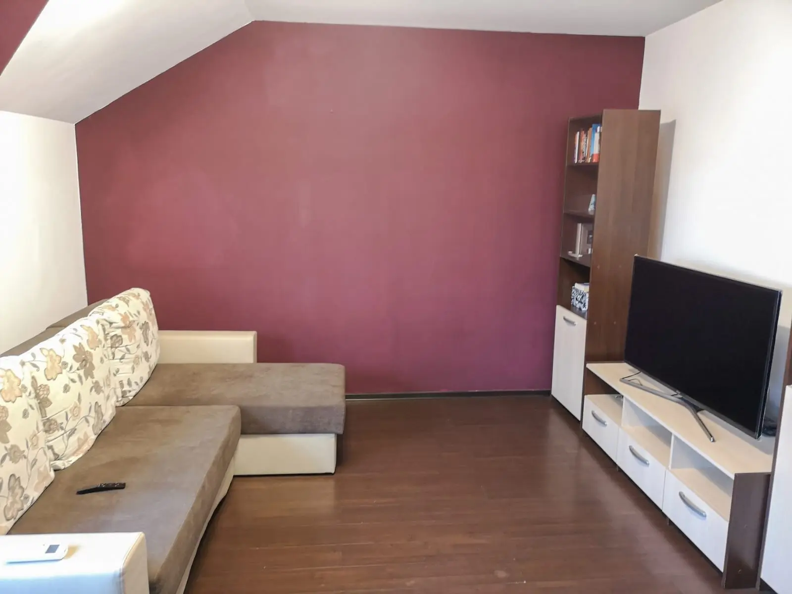 Proprietar închiriez apartament 3 camere pe două niveluri – fără comision – Girocului