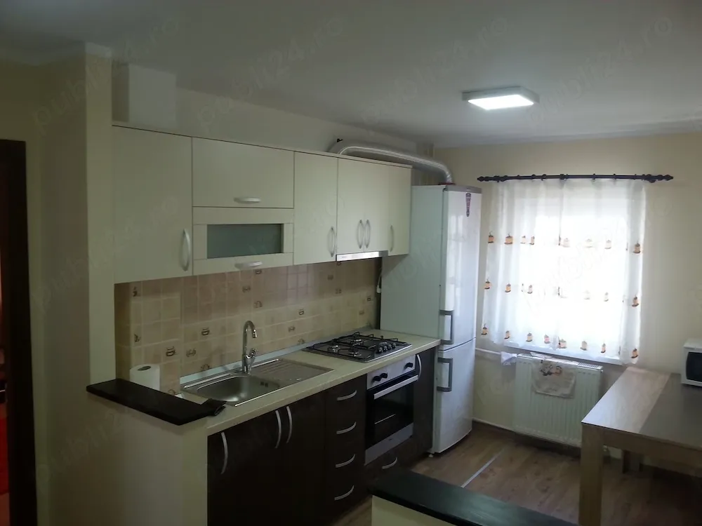 Inchiriez 2 camere in Zamca complet mobilat-utilat