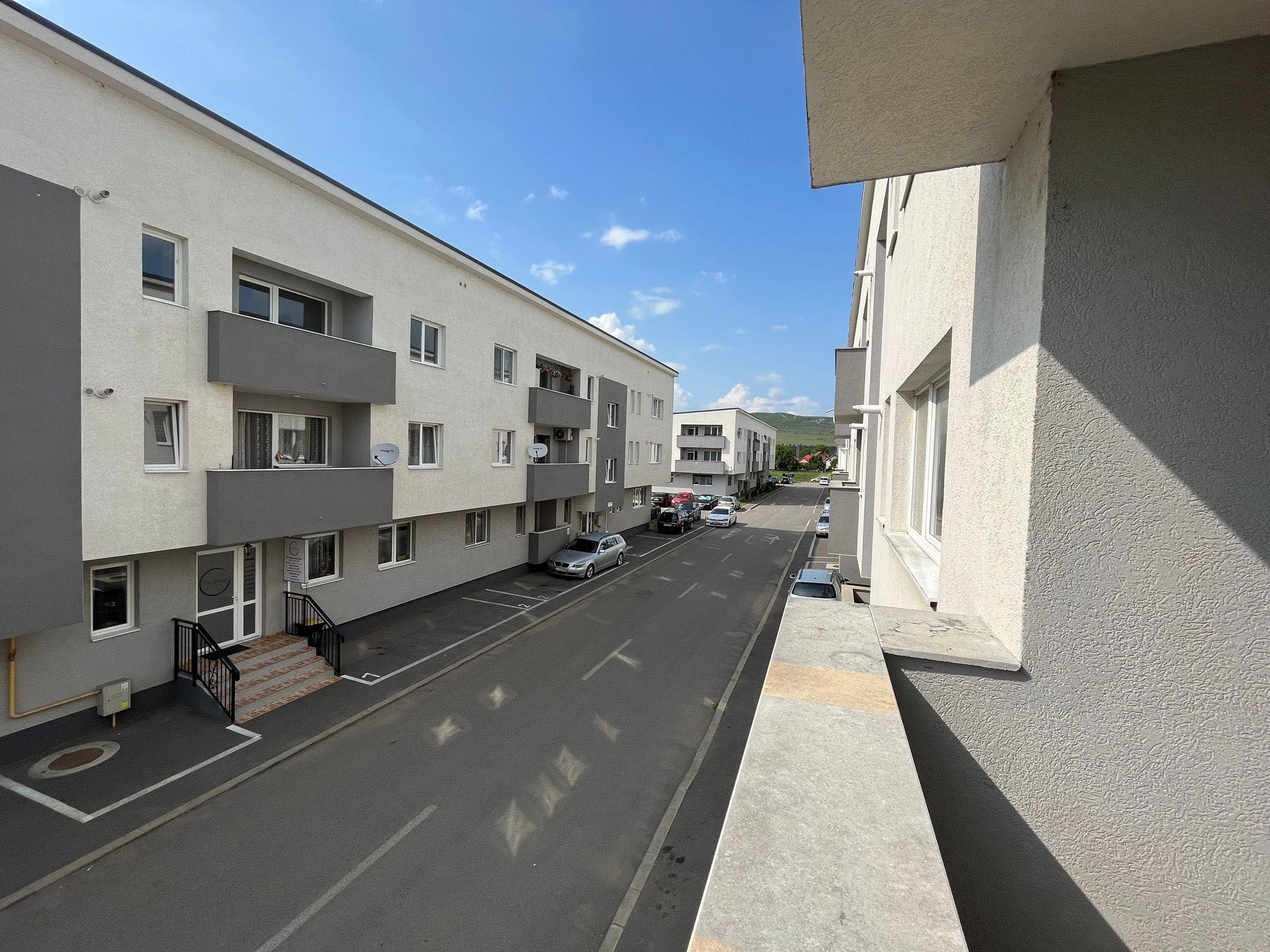 Vand apartament 3 camere Floresti jud Cluj semifinisat zona Terra( Sesul de Sus), apartamentul este situat la etajul 1