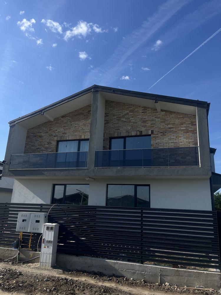 Duplex modern de vânzare în Jucu – locație excelentă, aproape de viitoarea stație a trenului metropolitan