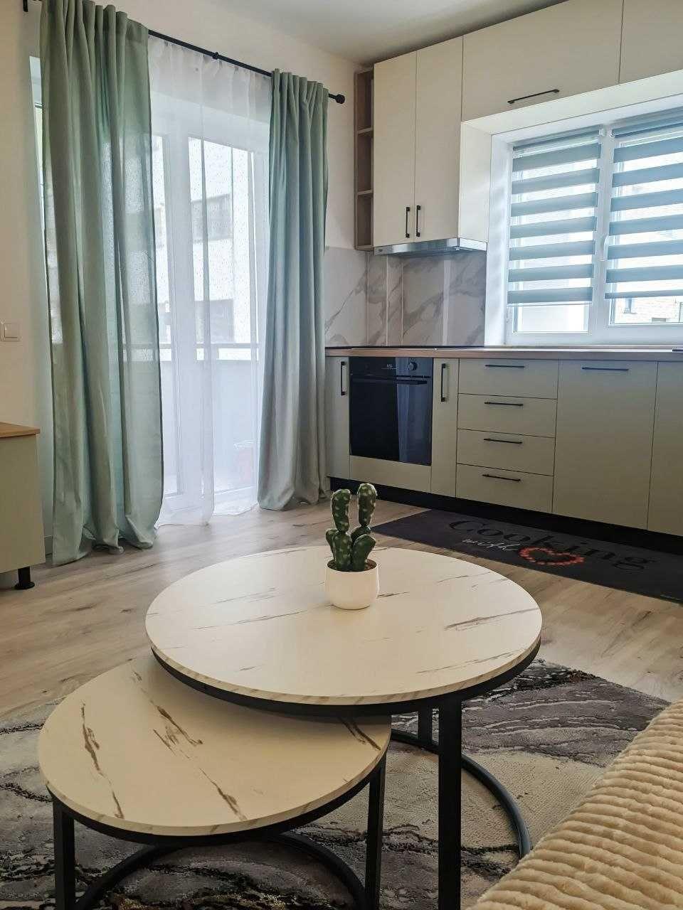 Închiriez apartament