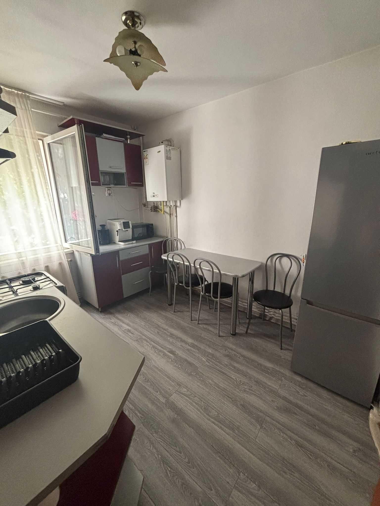 Închiriez apartament cu 2 camere cart Unirii- Targu Mures Etaj 1