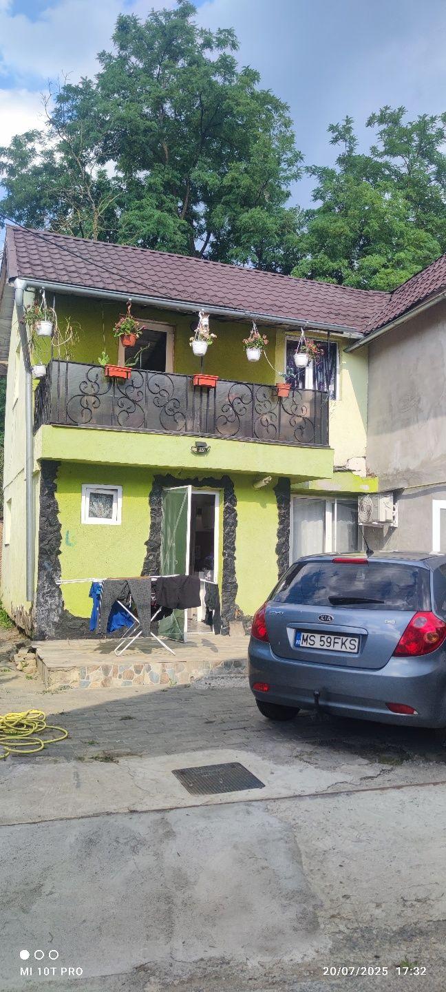 Vând casă familială