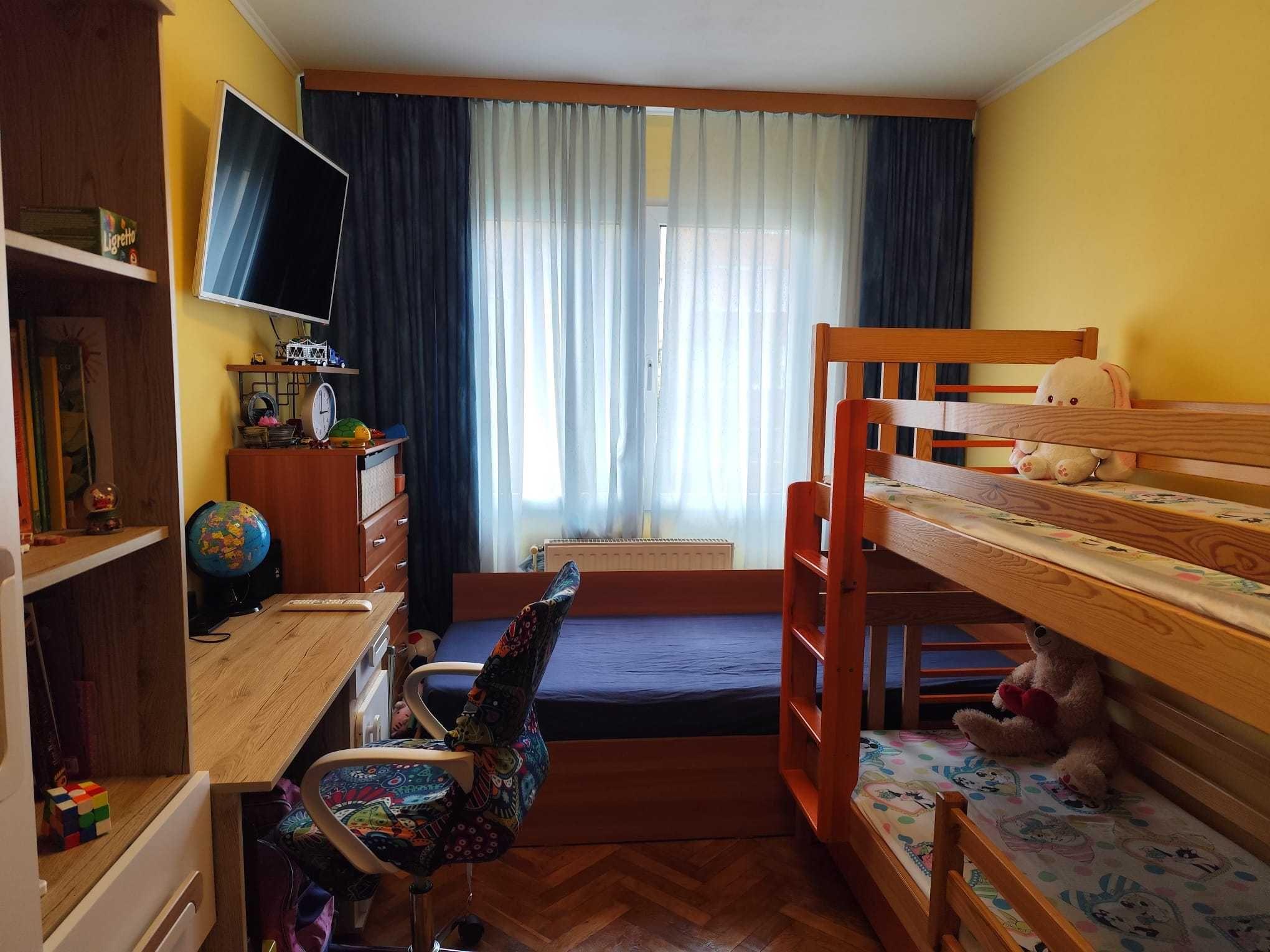 Proprietar - Apartament 3 camere, etaj 2/4, însorit, Piața Astra + loc parcare