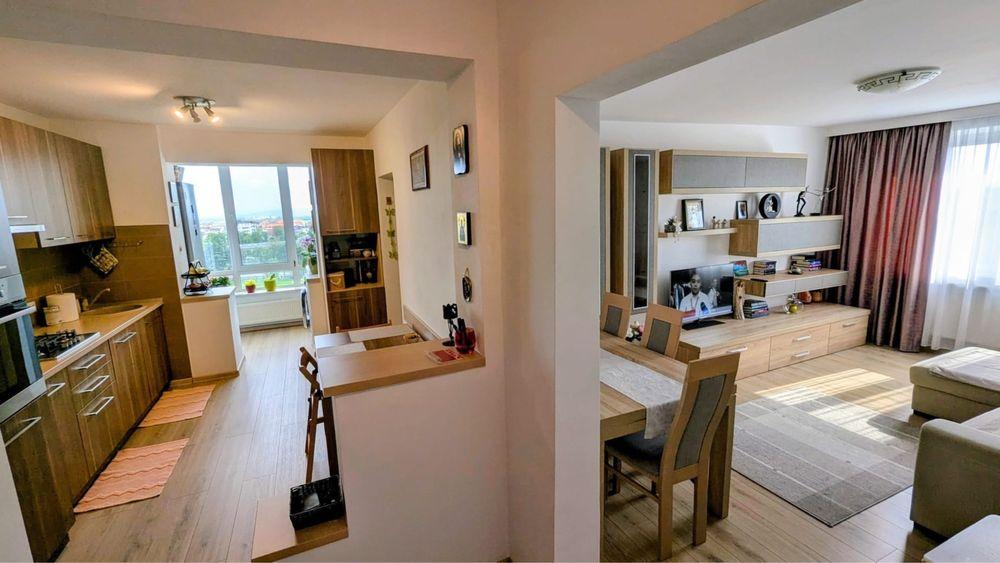Apartament cu trei camere -decomandat