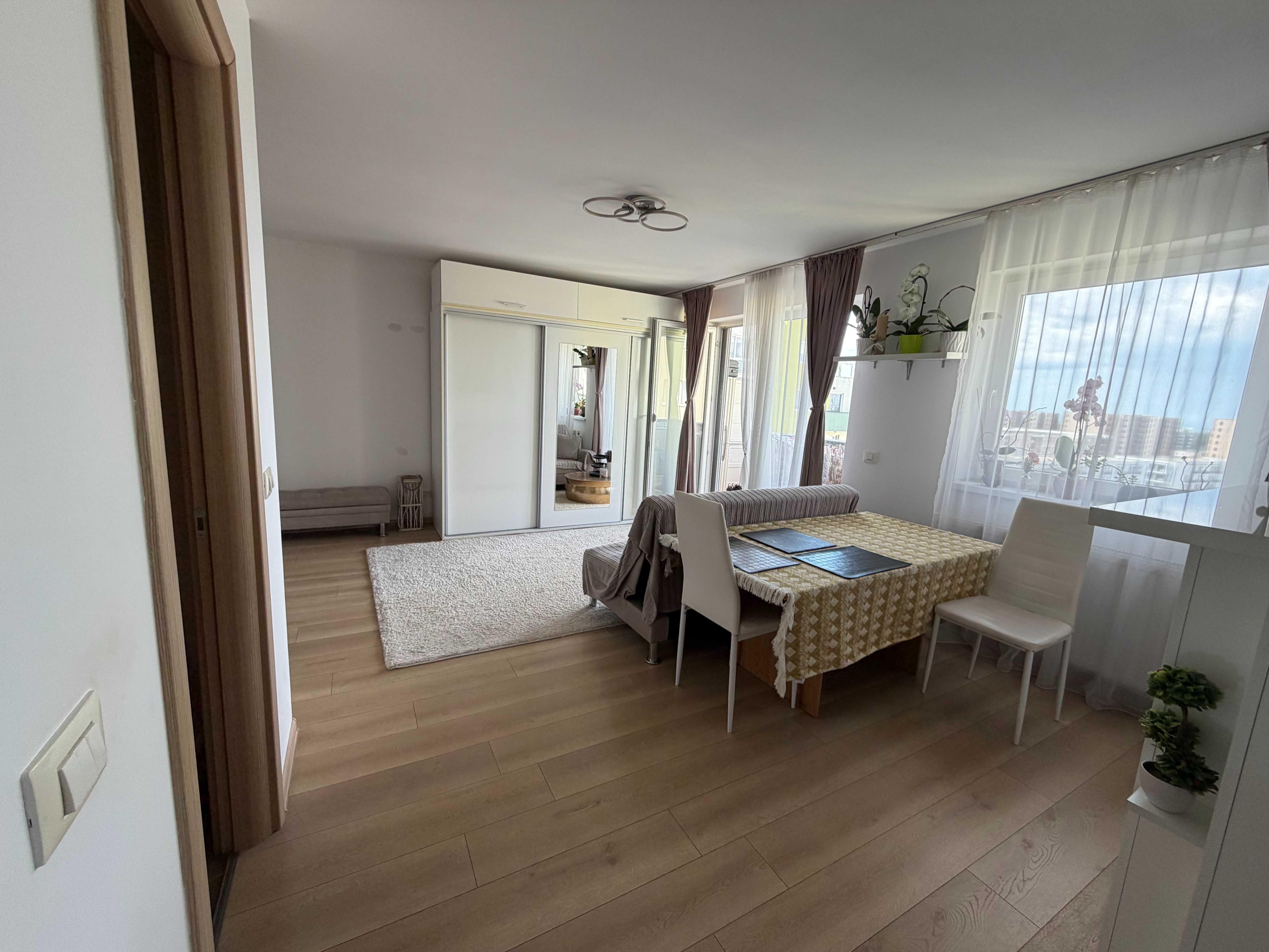 Studio de închiriat in Top City, Brașov – 2000 lei/lună, parcare inclusă