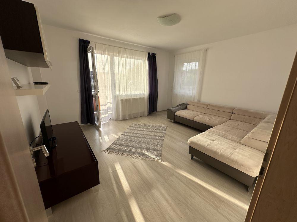 Inchiriez apartament cu 2 camere si gradina proprie in zona Coresi