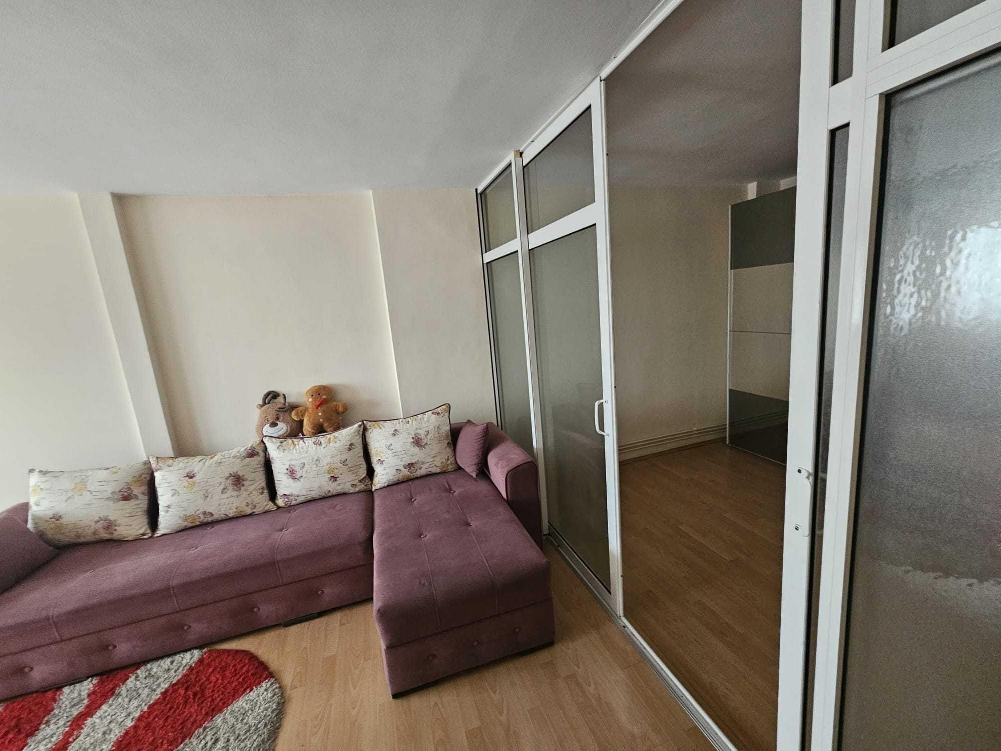 De închiriat apartament 2 camere+birou