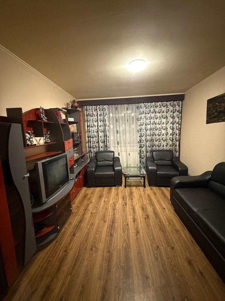 Inchiriez apartament cu 2 camere ,zona Noua
